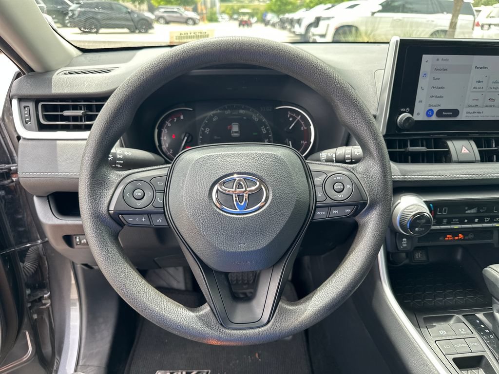 Used 2025 Toyota RAV4 XLE FWD image 21