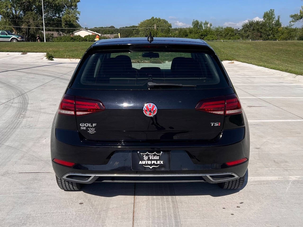 Used 2018 Volkswagen Golf SE image 10