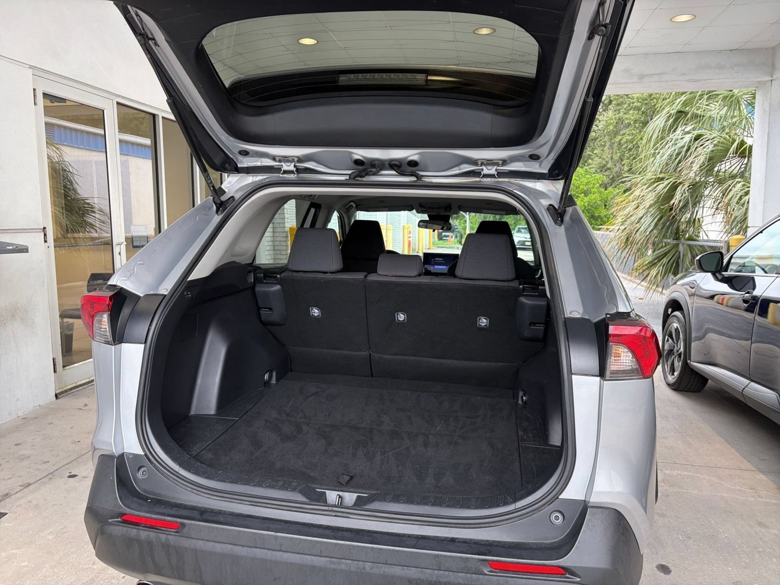 Used 2024 Toyota RAV4 LE AWD/4WD image 30