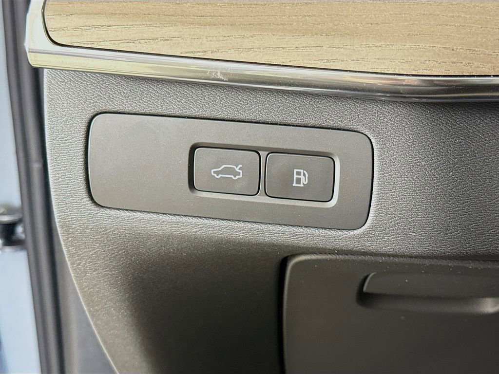 New 2026 Volvo XC90 T8 Plus w/ Protection Package Premier AWD/4WD image 10