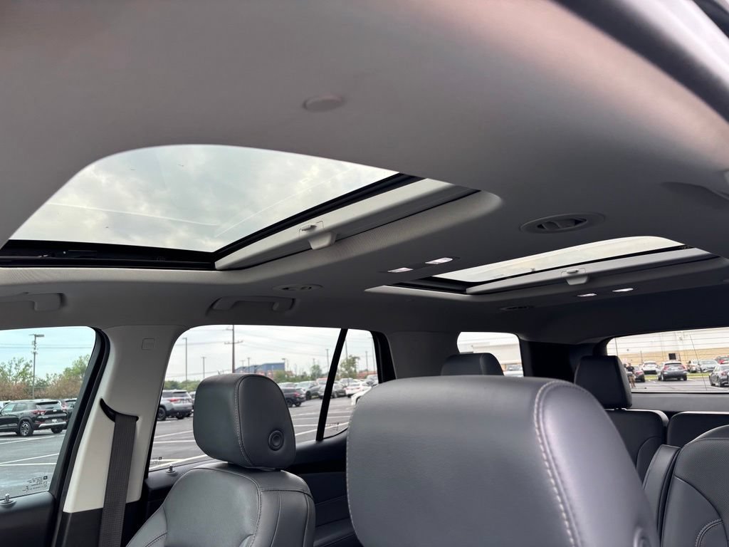 Used 2019 Chevrolet Traverse Premier w/ Driver Confidence II Package FWD image 18