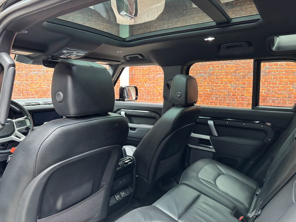 Used 2023 Land Rover Defender 110 X-Dynamic SE AWD/4WD image 23