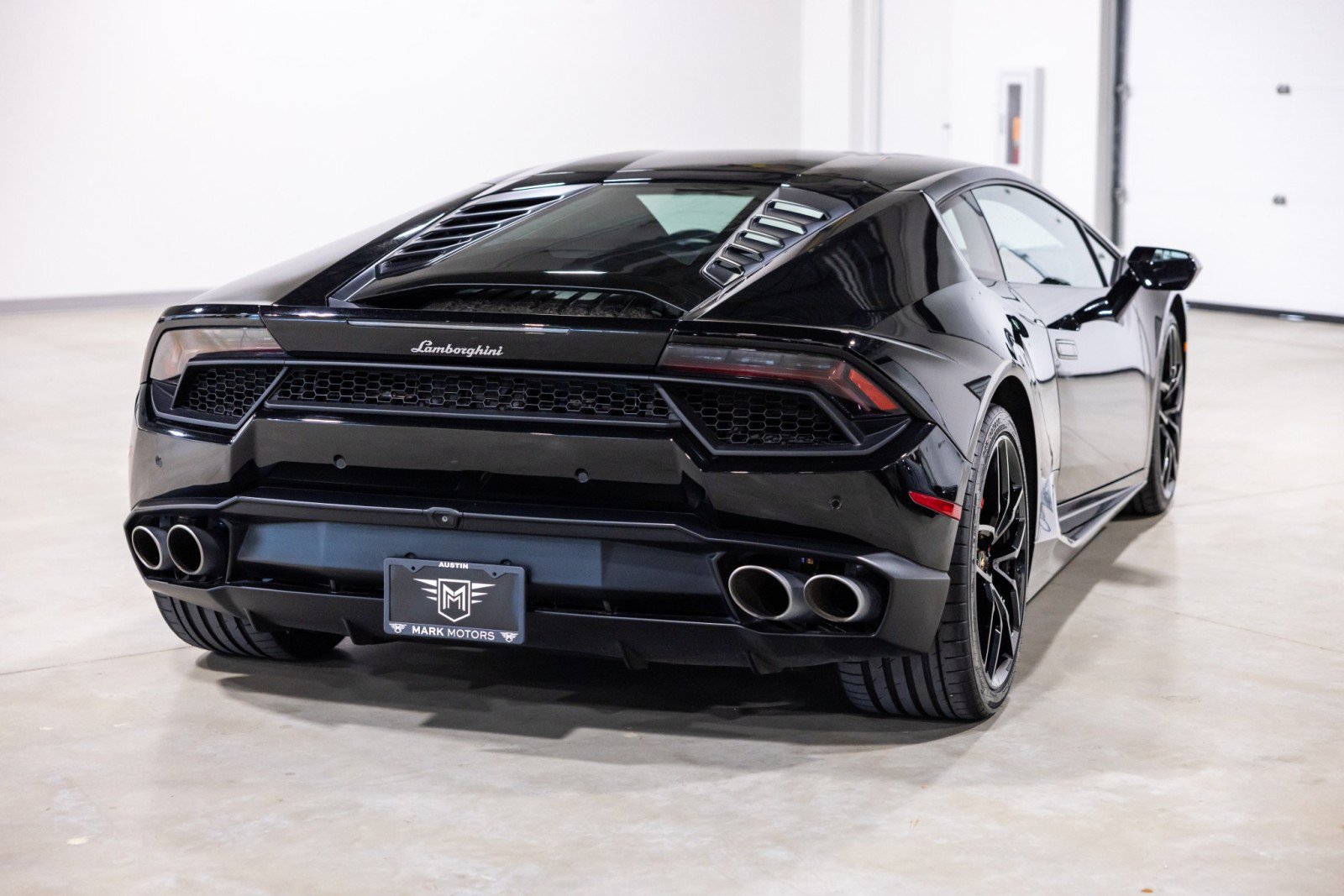 Used 2017 Lamborghini Huracan LP 580-2 RWD image 9