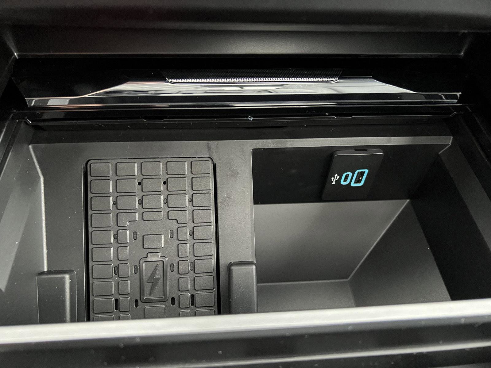 New 2026 Ford F350 Lariat w/ Black Appearance Package image 40