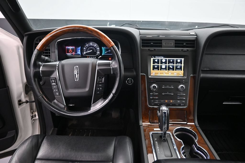 Used 2016 Lincoln Navigator Select AWD/4WD image 11