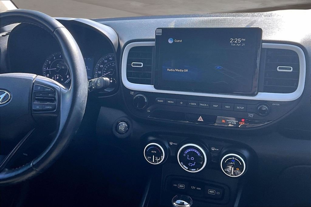 Used 2022 Hyundai Venue Limited FWD image 8
