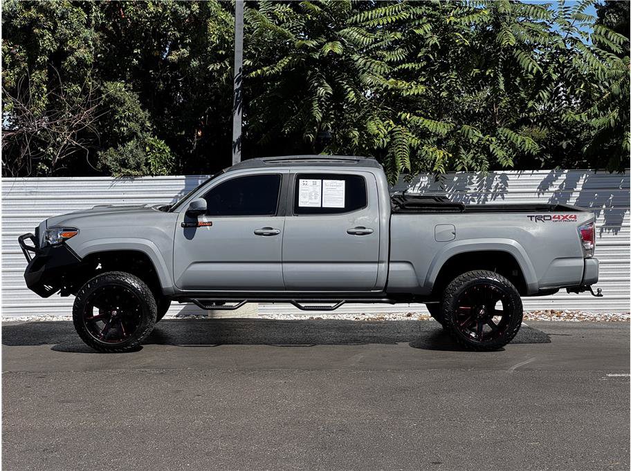 Used 2016 Toyota Tacoma TRD Off-Road w/ Towing Package AWD/4WD image 9