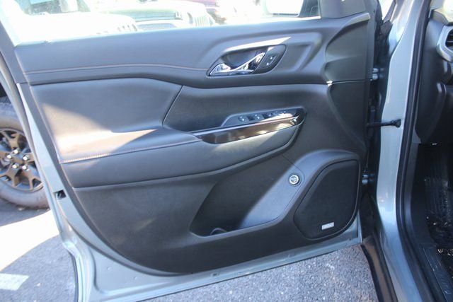 Used 2023 GMC Acadia AT4 w/ Trailering Package AWD/4WD image 11