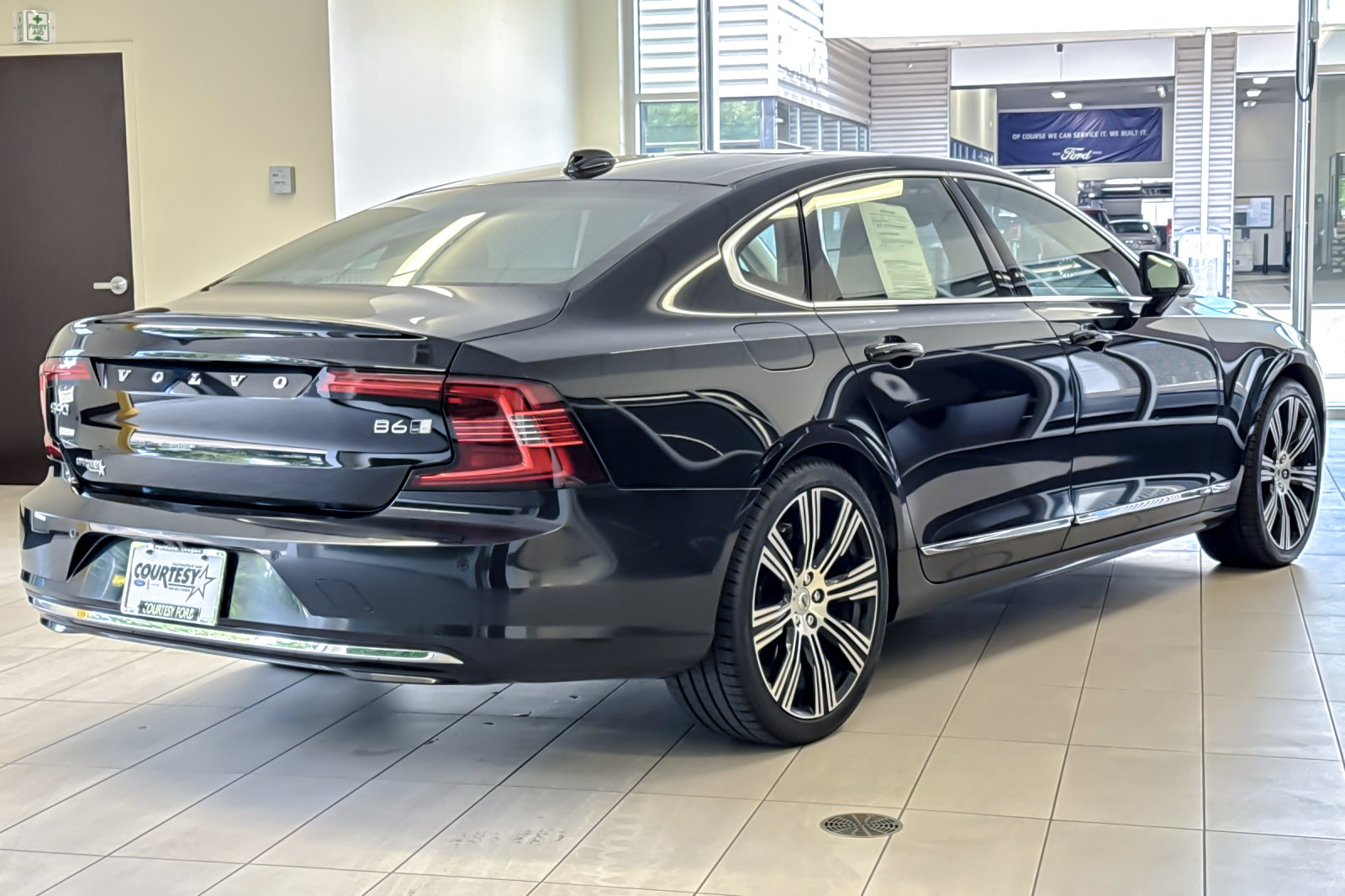 Used 2023 Volvo S90 B6 Plus w/ Protection Package Premier AWD/4WD image 4