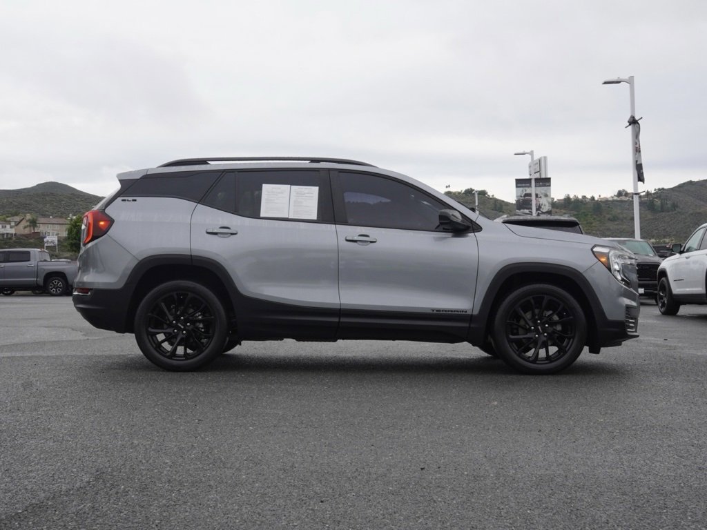 Used 2023 GMC Terrain SLE w/ Elevation Edition image 3
