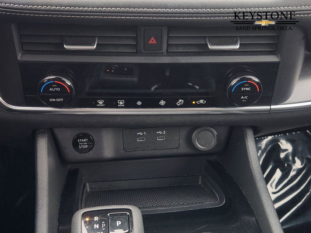 Used 2024 Nissan Rogue SV image 19