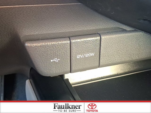 Certified 2020 Toyota Camry SE image 24