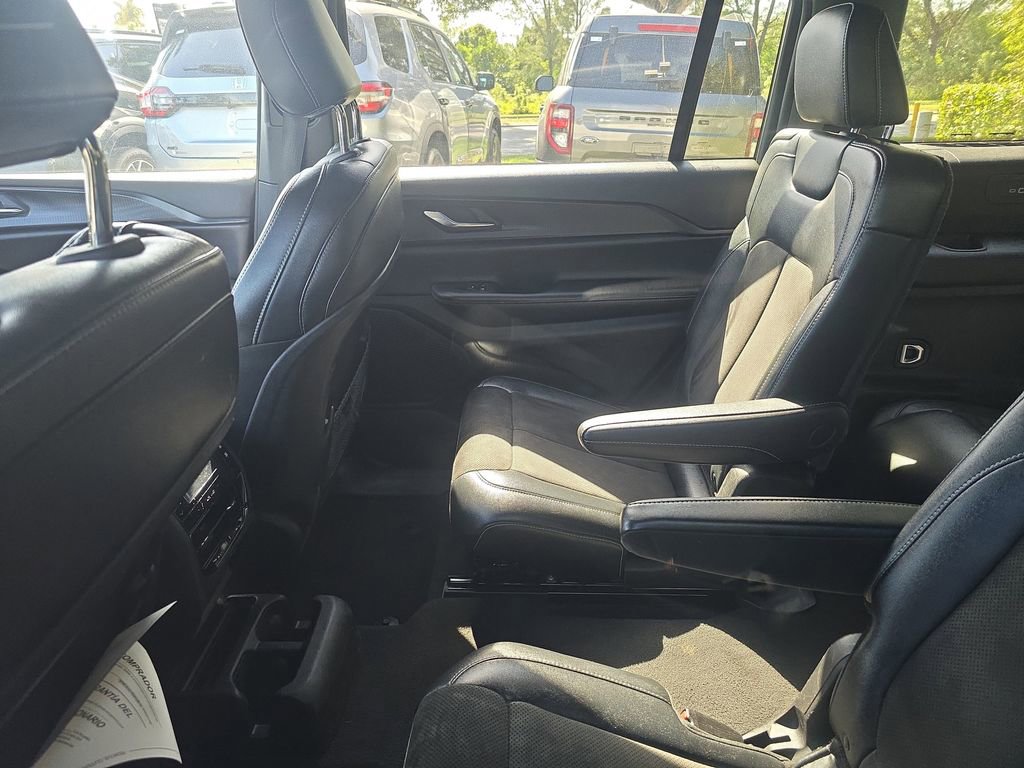 Used 2024 Jeep Grand Cherokee L Altitude image 14