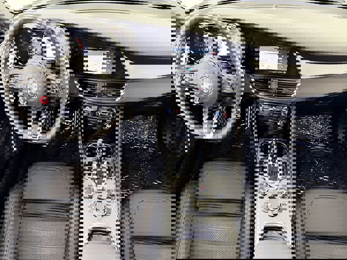 Used 2022 Alfa Romeo Giulia Veloce image 23