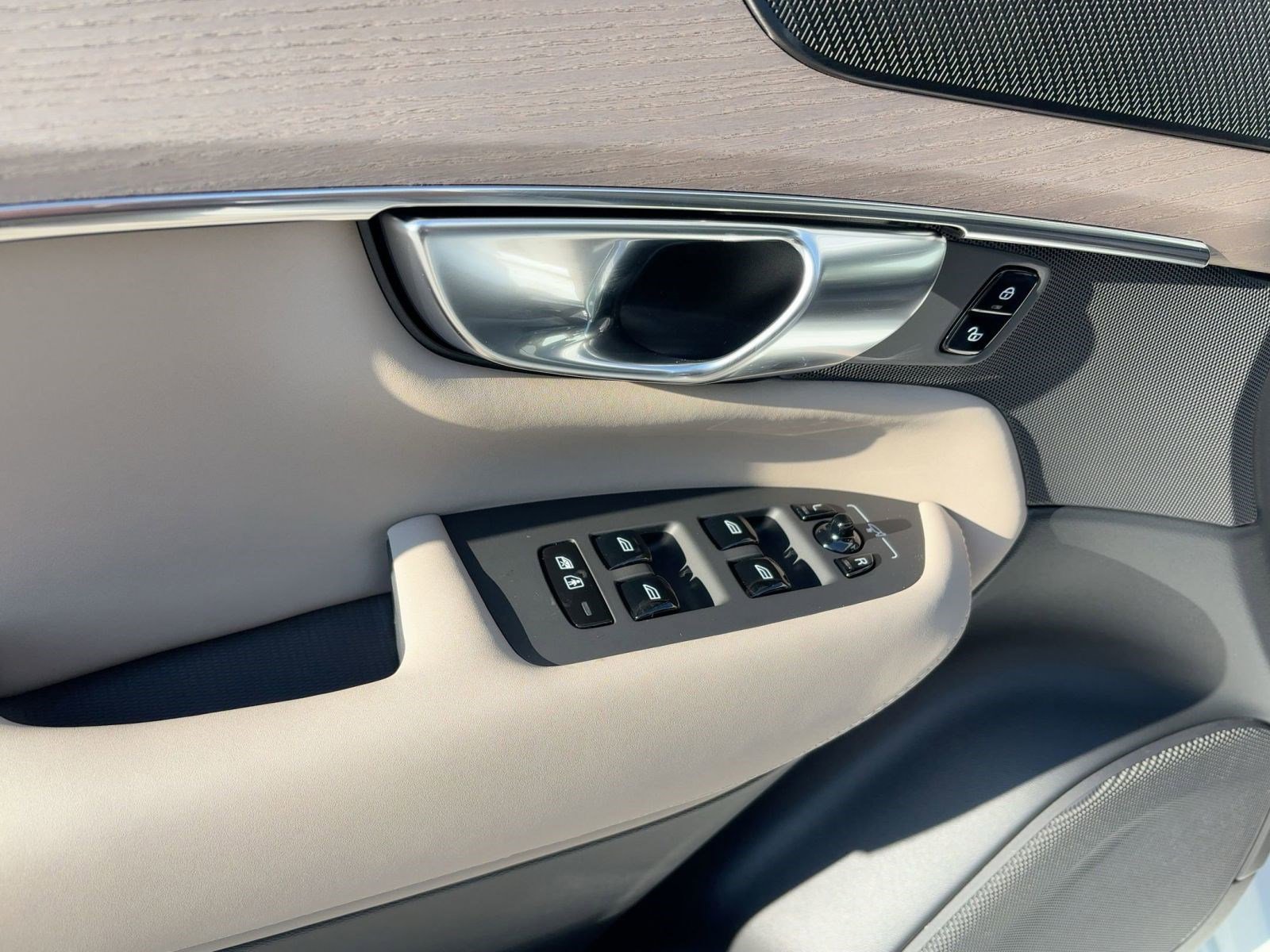 New 2026 Volvo XC90 T8 Ultra w/ Protection Package image 12