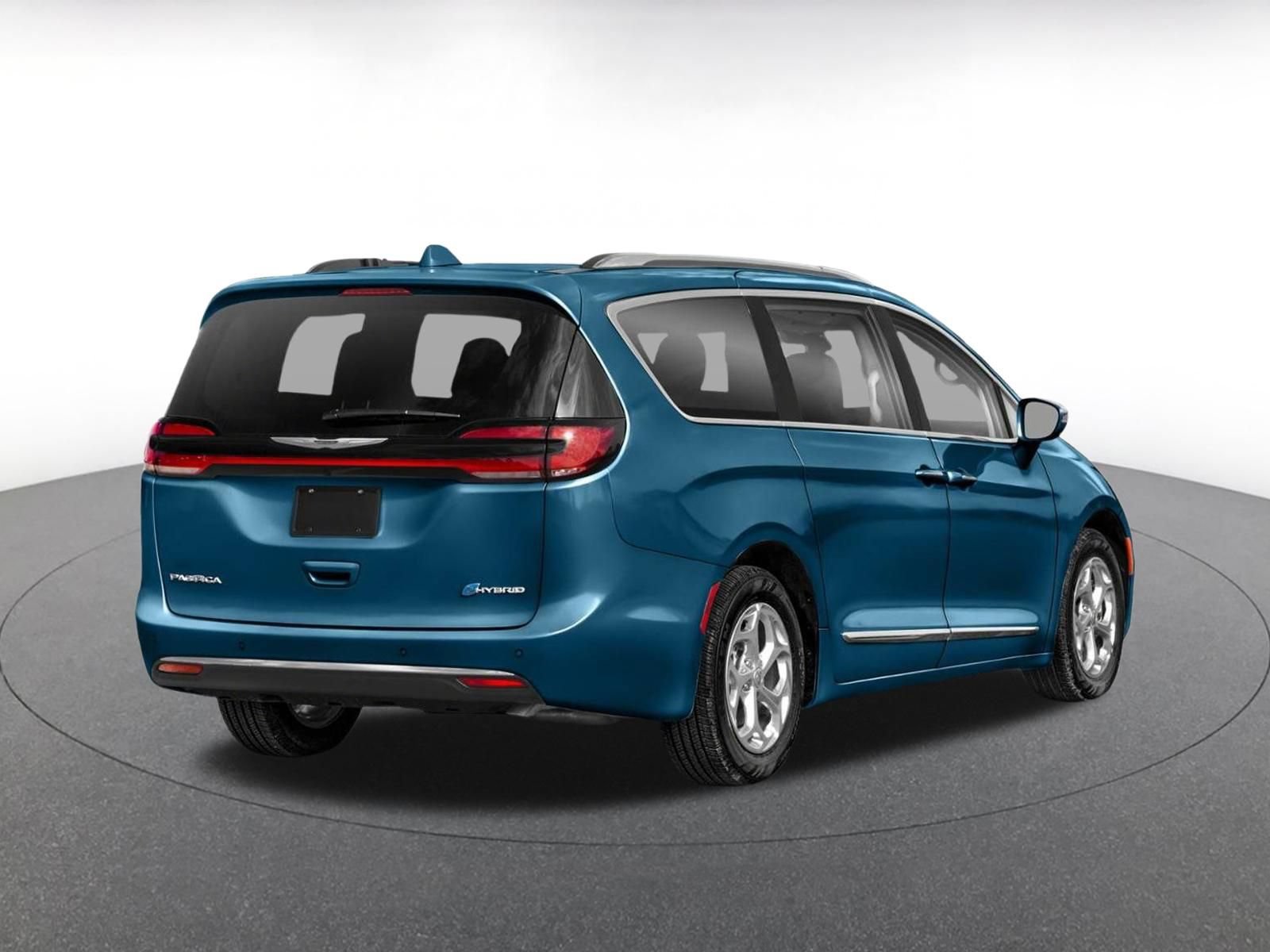 Used 2023 Chrysler Pacifica Touring-L FWD image 2
