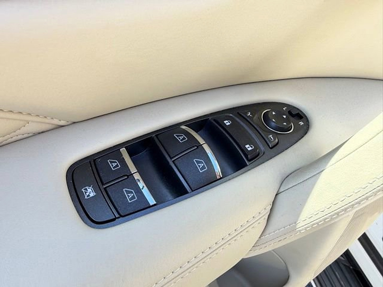 Certified 2024 INFINITI QX80 Sensory w/ Cargo Package AWD/4WD image 11