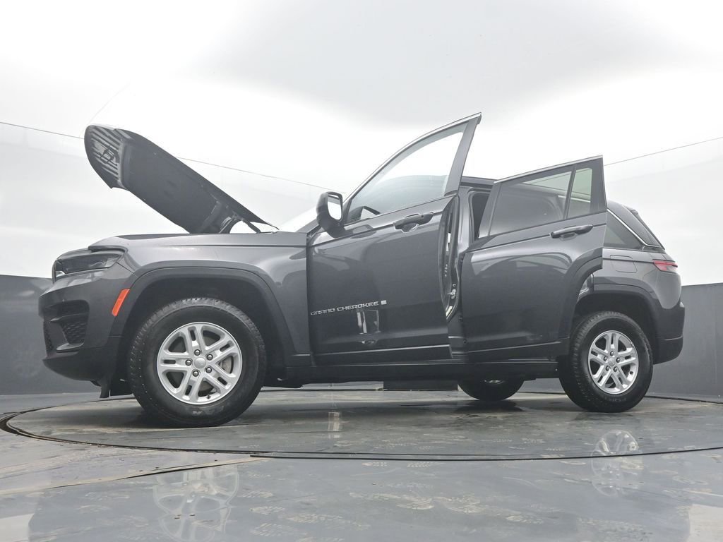 Used 2024 Jeep Grand Cherokee Laredo image 59