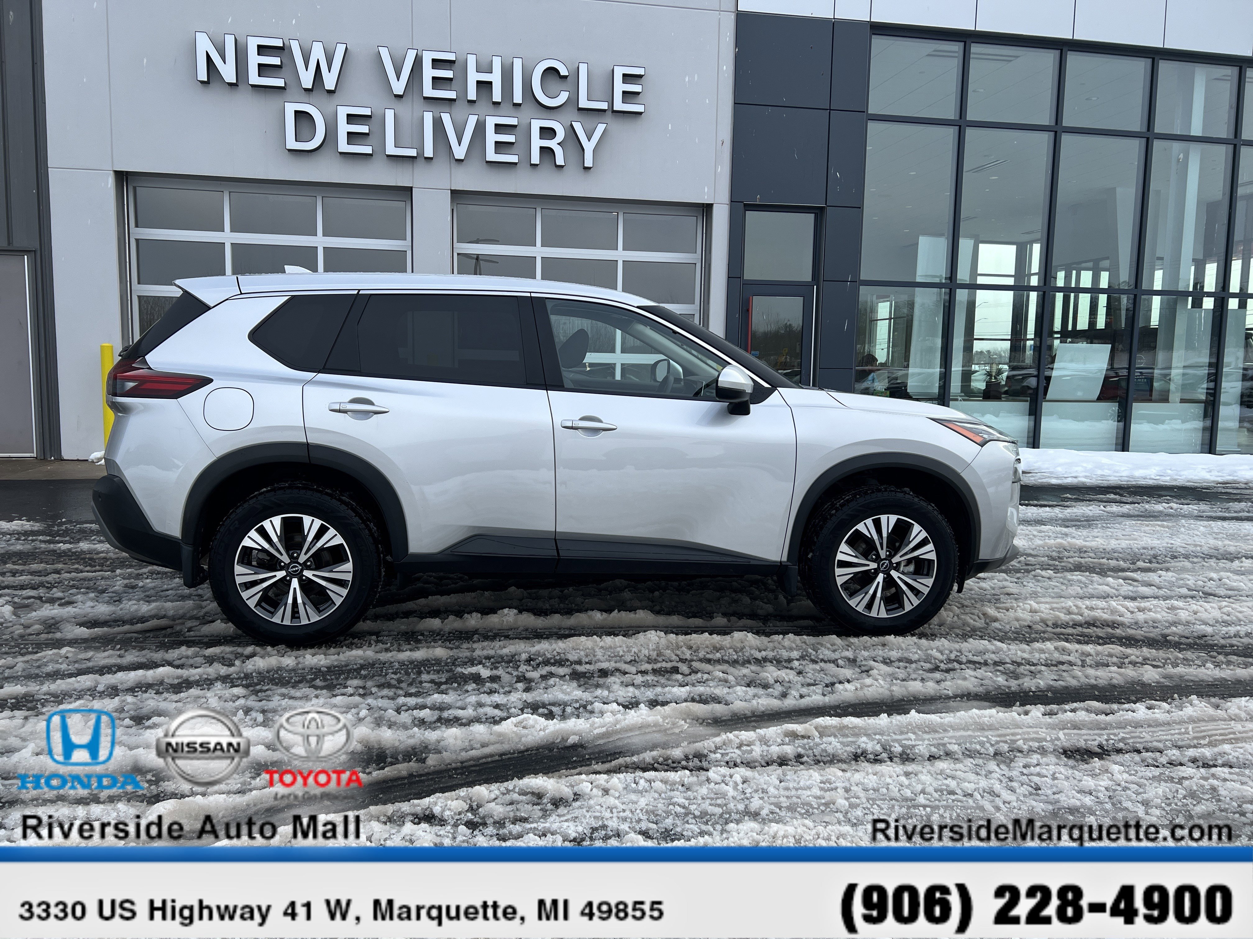 Used 2023 Nissan Rogue SV image 10