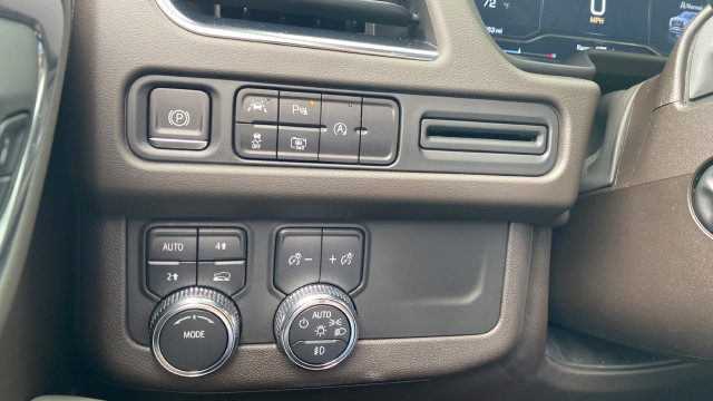 Used 2023 GMC Yukon SLT w/ SLT Luxury Package AWD/4WD image 30