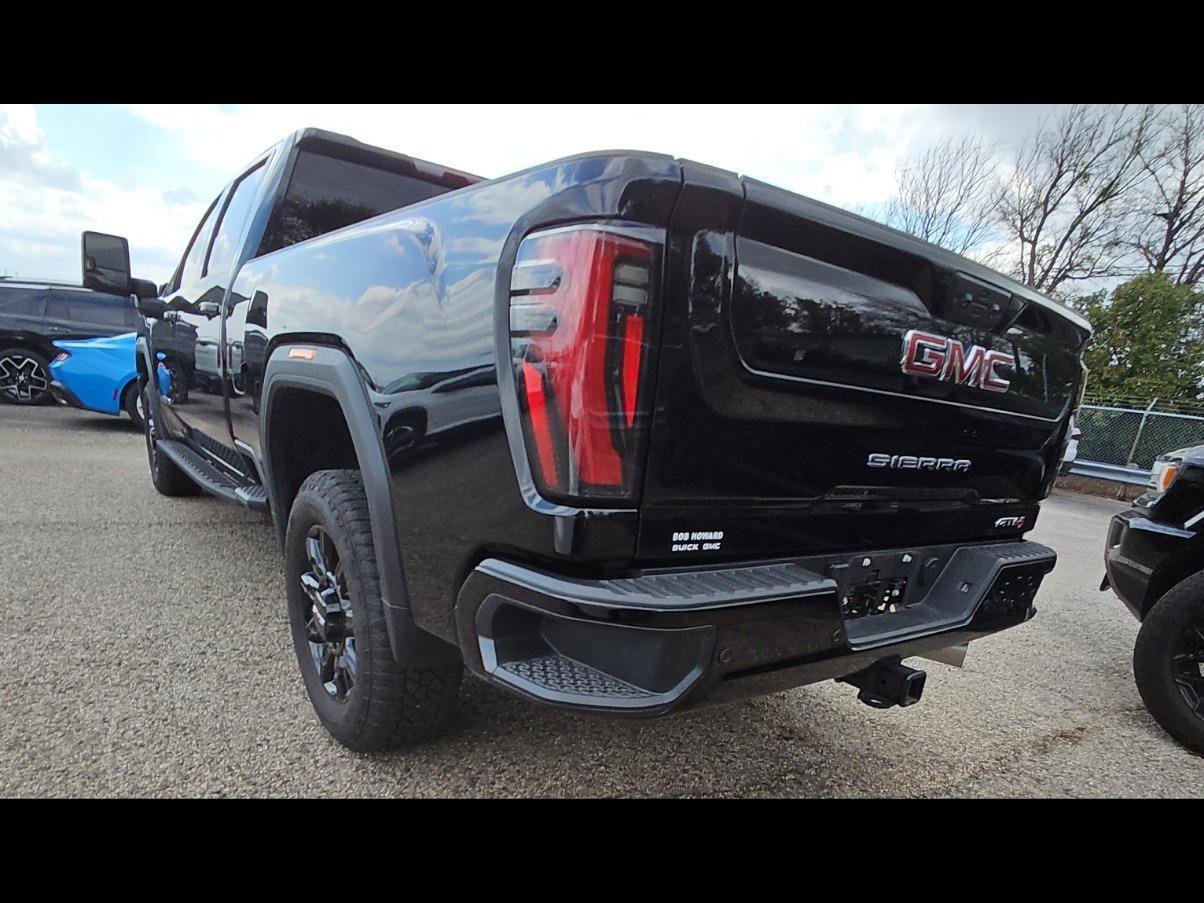 Used 2025 GMC Sierra 2500 AT4 image 7