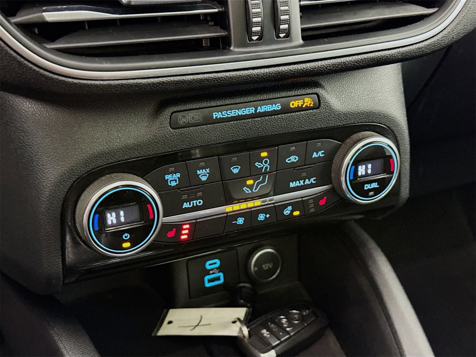 Used 2021 Ford Escape Titanium w/ Class II Trailer Tow Package image 13