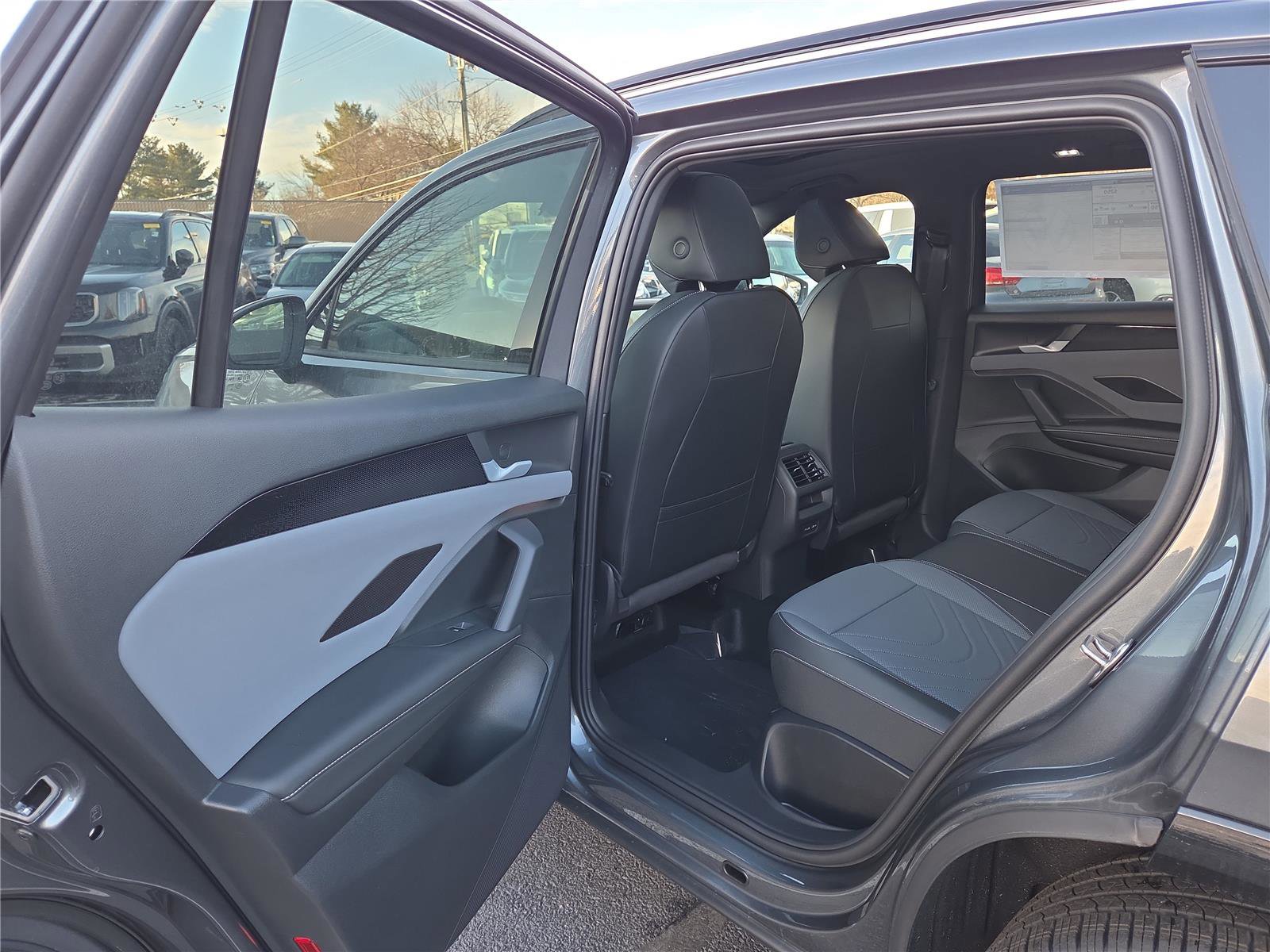 New 2026 Volkswagen Tiguan SE R-Line image 23