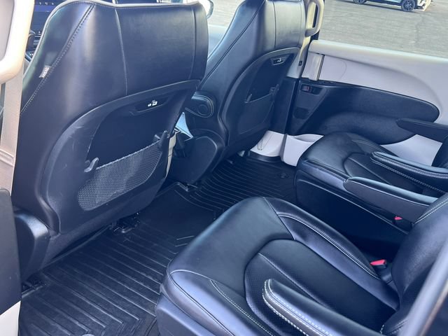 Used 2023 Chrysler Pacifica Limited FWD image 37