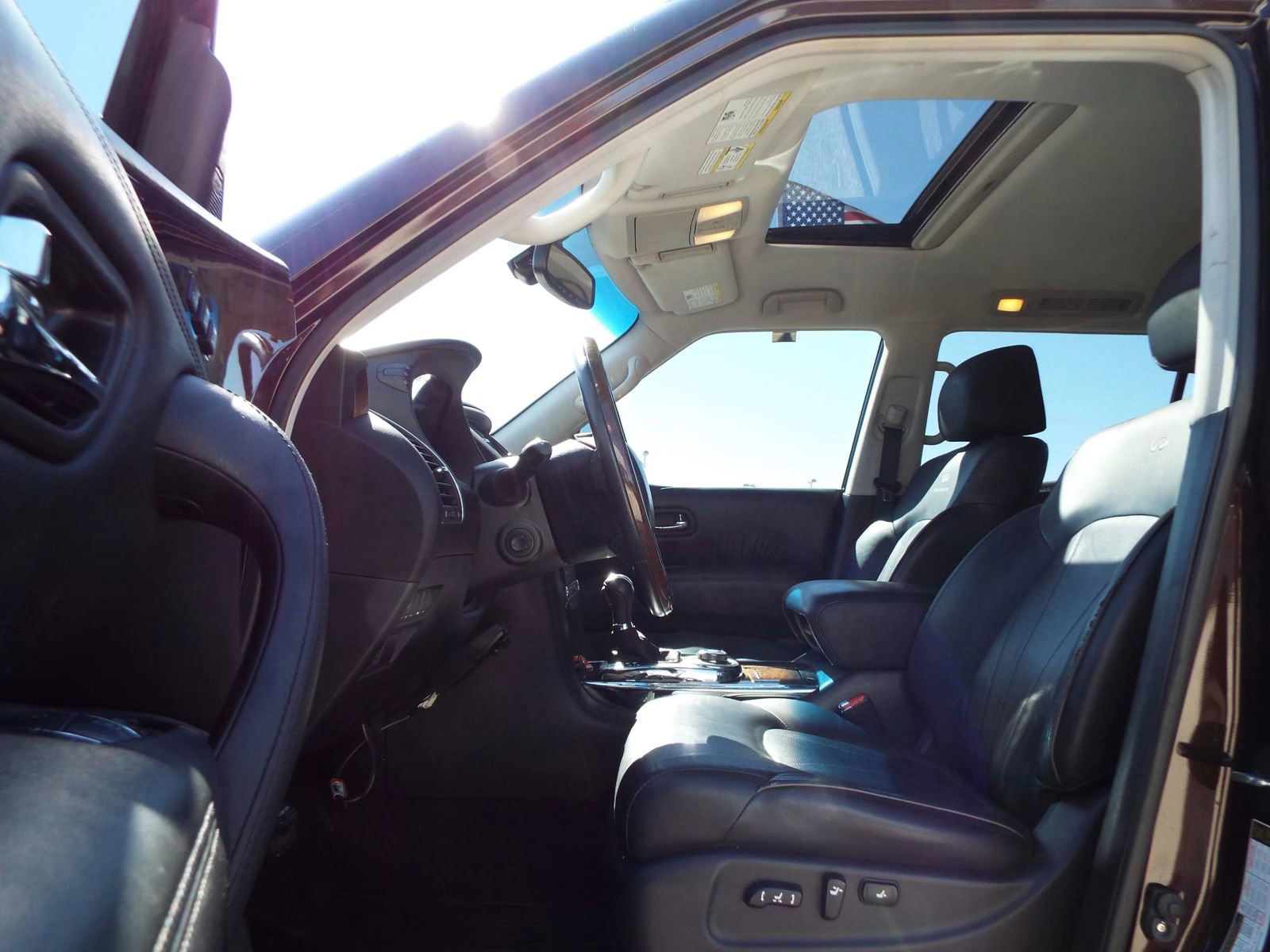 Used 2014 INFINITI QX80 4WD w/ Deluxe Touring Package image 23