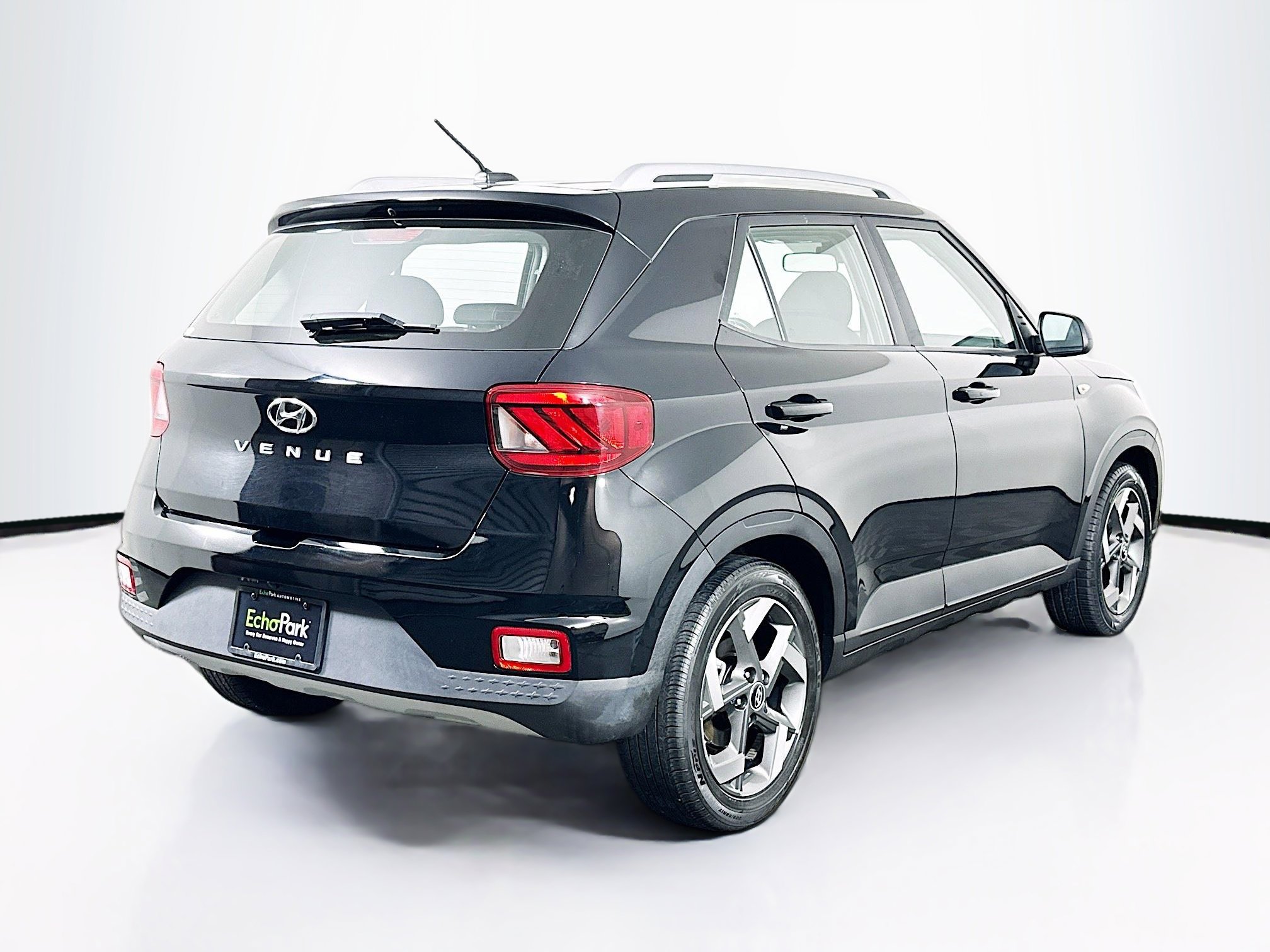Used 2024 Hyundai Venue SEL image 9