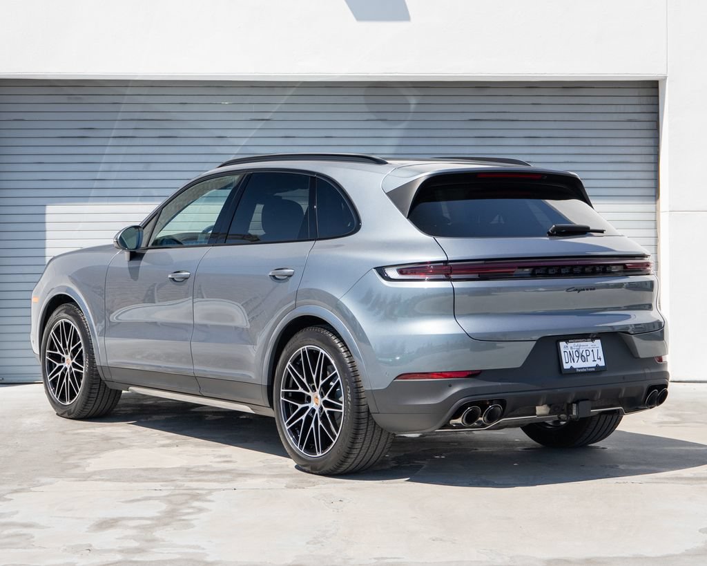 Certified 2026 Porsche Cayenne AWD/4WD image 3