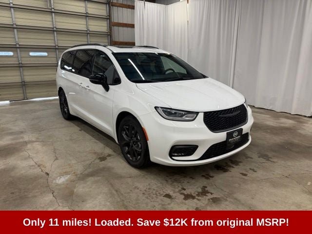 Used 2025 Chrysler Pacifica Limited FWD image 10
