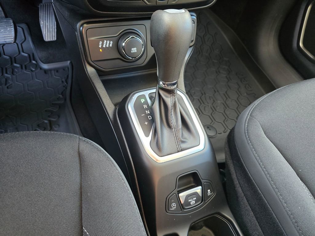 Used 2023 Jeep Renegade Latitude w/ Sun/Sound Group AWD/4WD image 26