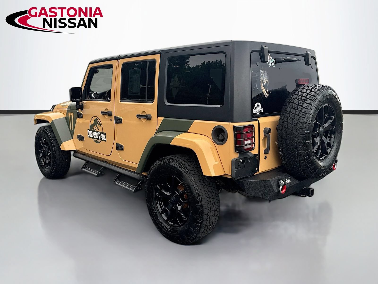 Used 2013 Jeep Wrangler Unlimited Sahara w/ Connectivity Group AWD/4WD image 6
