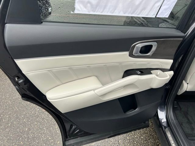 Used 2025 Kia Sorento SX image 14