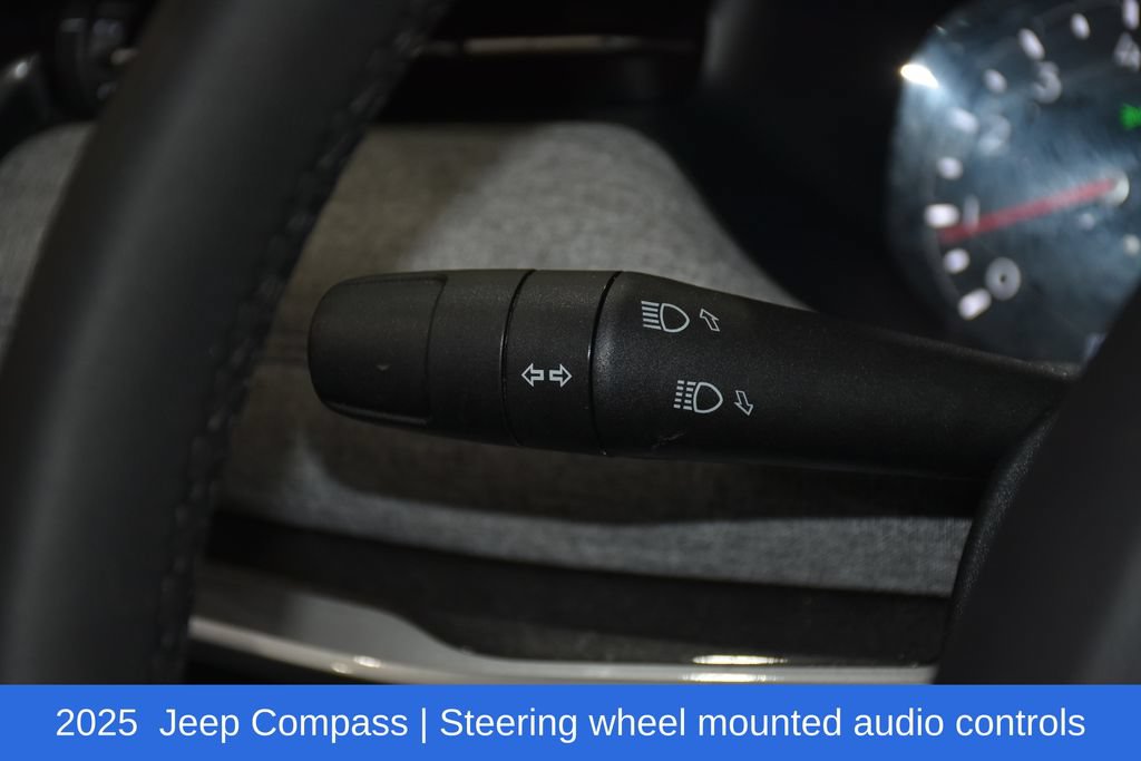 Used 2025 Jeep Compass Latitude w/ Sun & Sound Group AWD/4WD image 11
