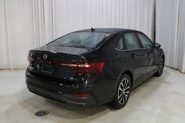 Used 2025 Volkswagen Jetta SE w/ Sunroof Package image 29