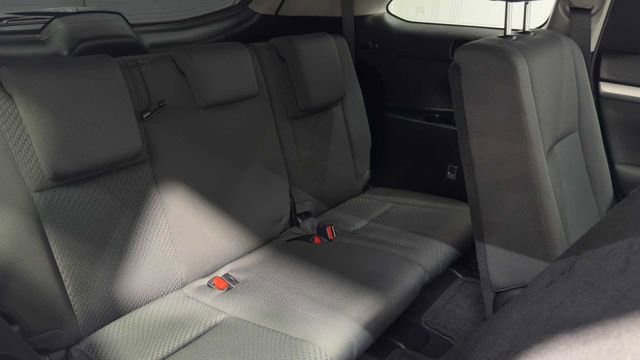 Used 2015 Toyota Highlander LE FWD image 16