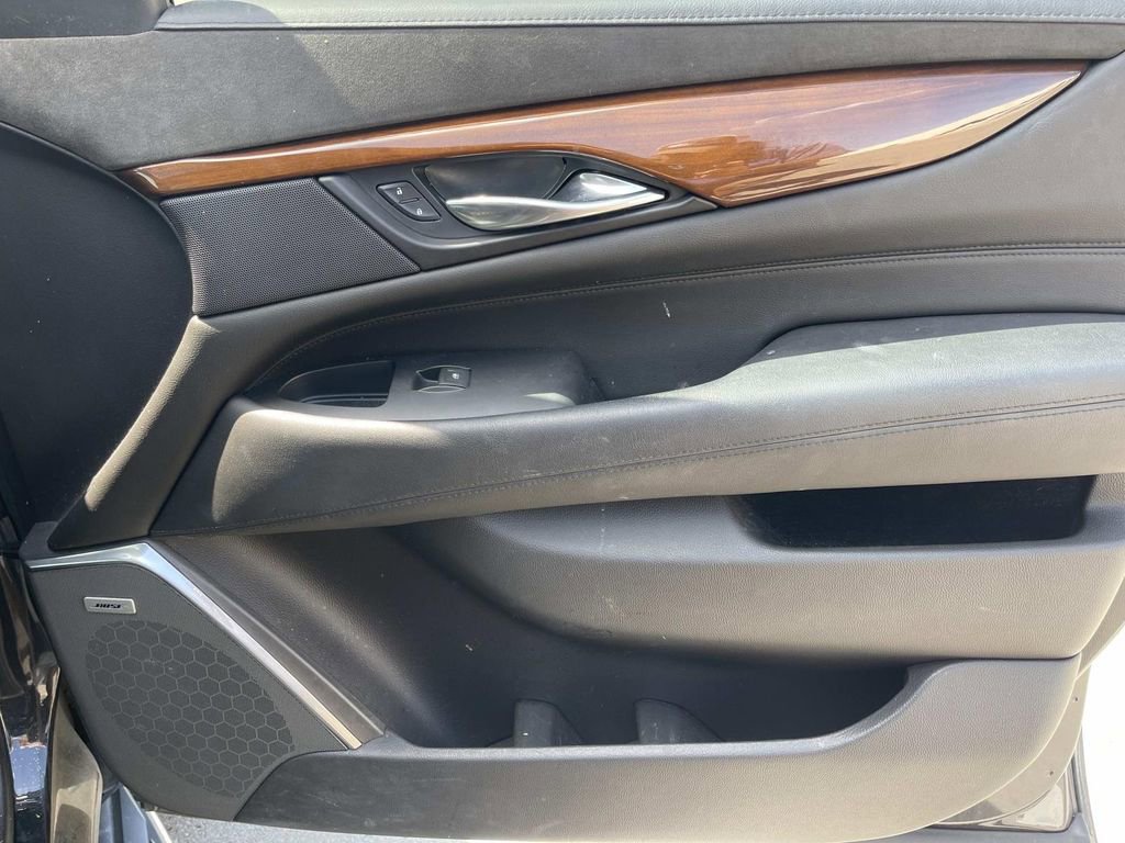 Used 2019 Cadillac Escalade ESV Luxury AWD/4WD image 26