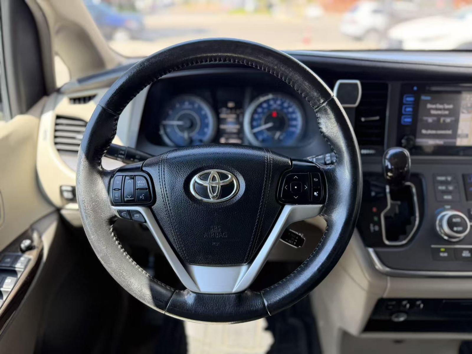 Used 2016 Toyota Sienna XLE w/ XLE Navigation Package FWD image 12
