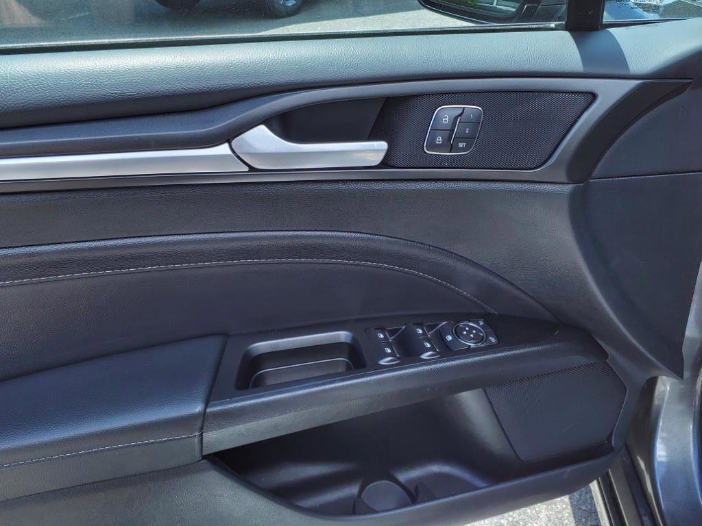 Used 2017 Ford Fusion Titanium image 17