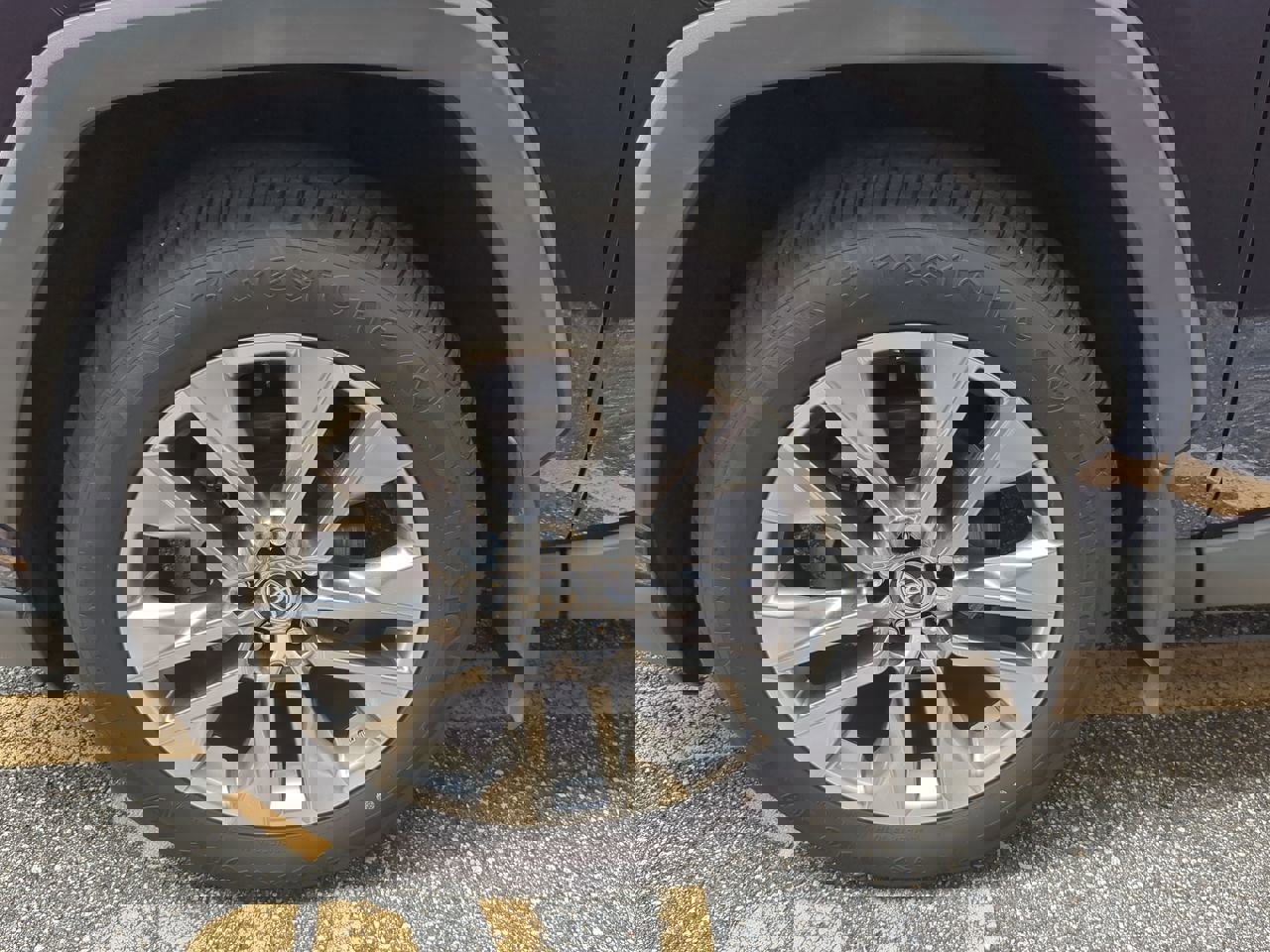 Used 2020 Toyota RAV4 XLE Premium image 10