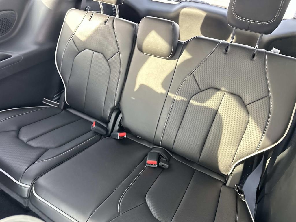 New 2026 Chrysler Pacifica Limited w/ S Appearance Package image 10
