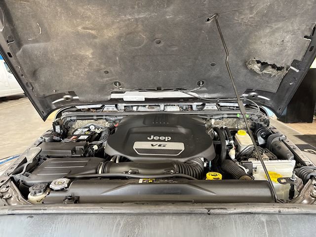 Used 2017 Jeep Wrangler Unlimited Rubicon w/ Connectivity Group image 28