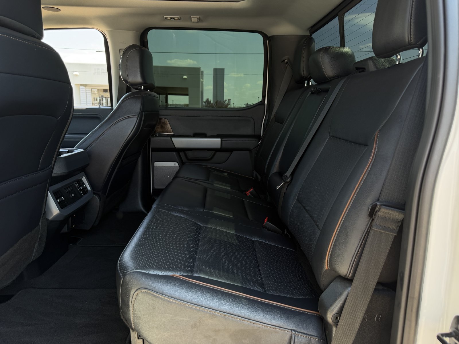 Used 2025 Ford F350 Lariat w/ Lariat Ultimate Package AWD/4WD image 31