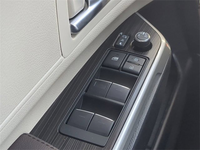 Certified 2023 Toyota Sienna Platinum image 25