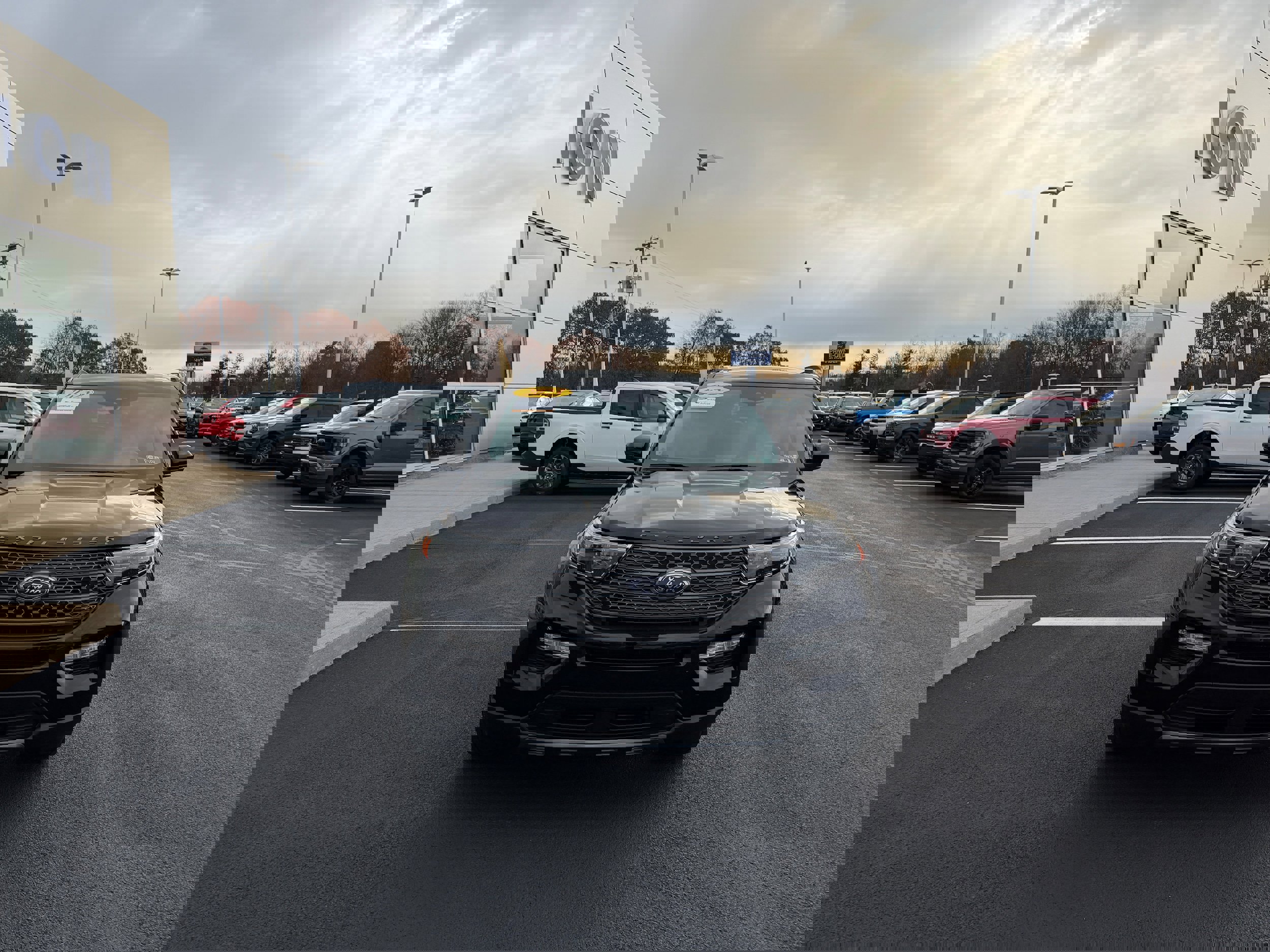 Certified 2023 Ford Explorer XLT w/ Equipment Group 202A image 3