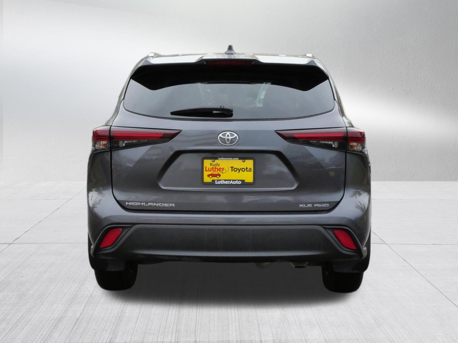 Used 2025 Toyota Highlander XLE AWD/4WD image 7