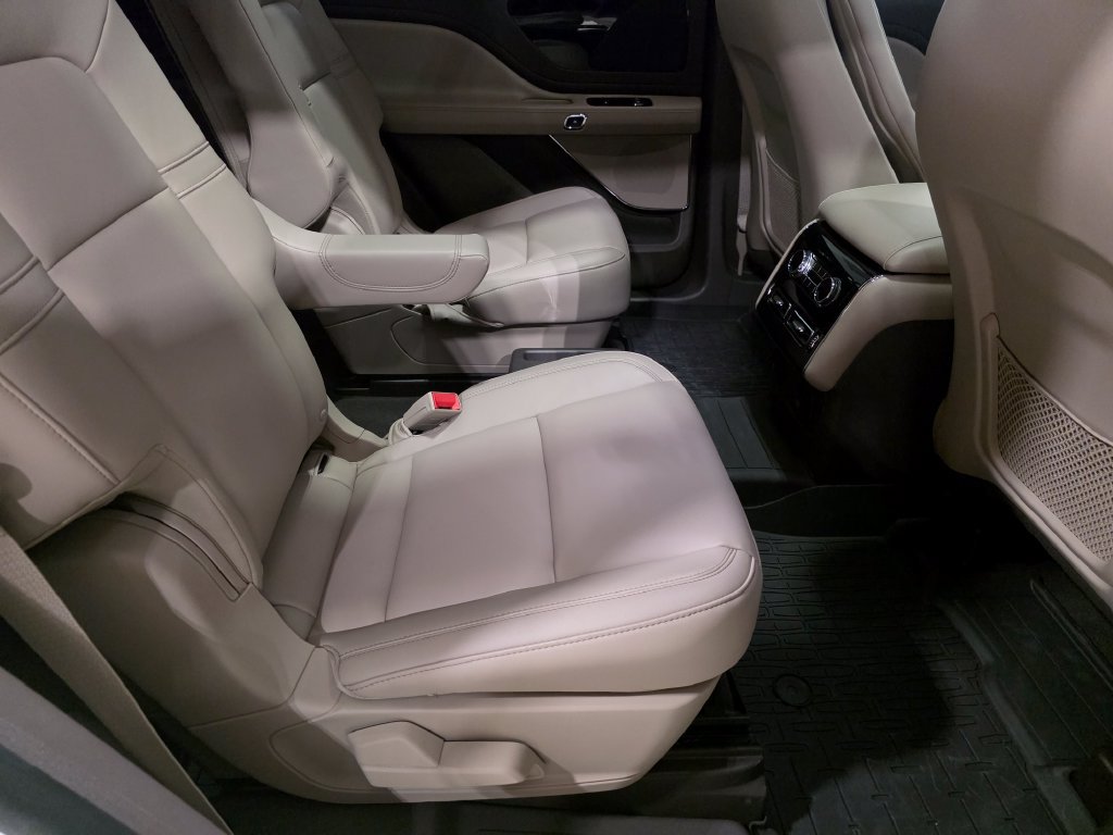 Used 2024 Lincoln Aviator AWD w/ Premium Package image 12
