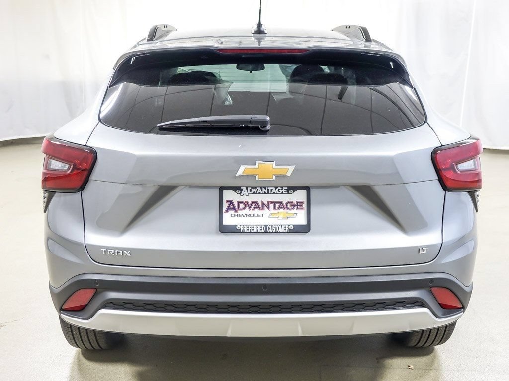 New 2026 Chevrolet Trax LT w/ Driver Confidence Package FWD image 6